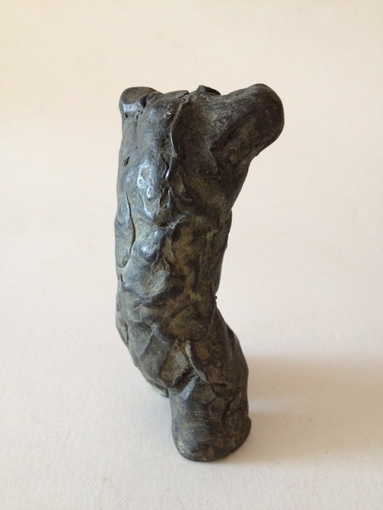 Escultura Pit Partit Pecho Partido de marta darder realizada en bronce
