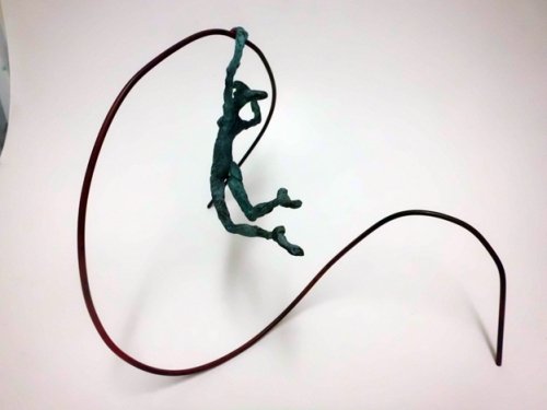 escultura de bronce vola a ma hecha a mano marta darder